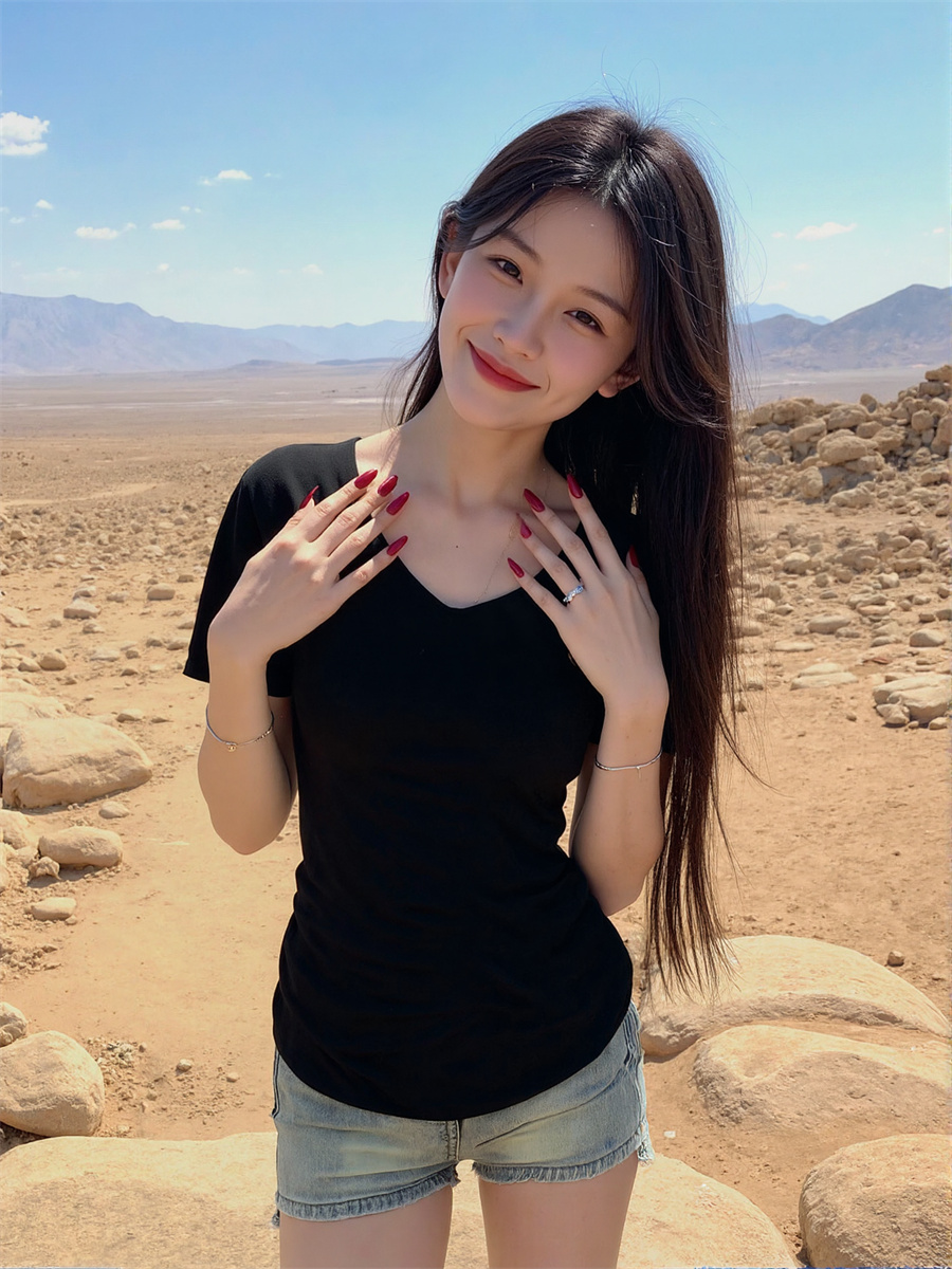 Women'S Fashion Trends Fall 2025 - Short Sleeve T-Shirts Black Woman Solid